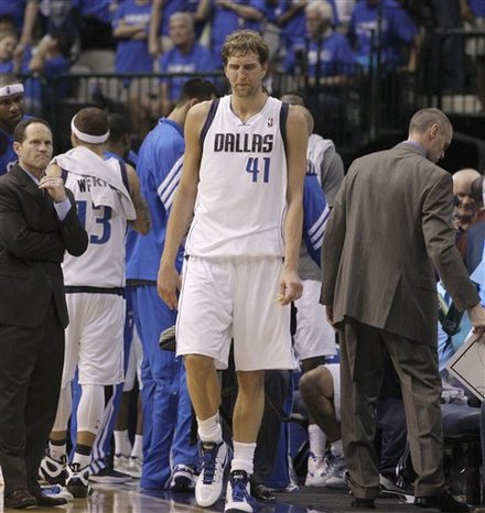 AI导盲眼镜与导盲狗亮相残特奥会，广东盲人门球队获科技助力（AI导盲眼镜与导盲犬同台亮相残特奥会，科技赋能广东盲人门球队）