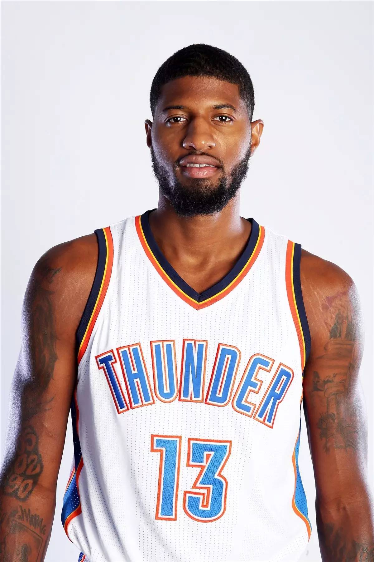 巴萨3比1马竞的第10分钟：球迷再次集体高喊梅西的名字！（巴萨3-1马竞进行至第10分钟，球迷再度齐声高喊梅西！）