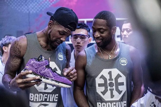 邓弗里斯：希望两到三周内复出，我们的球队就像一个大家庭（邓弗里斯：争取两到三周内复出，球队像一个大家庭）