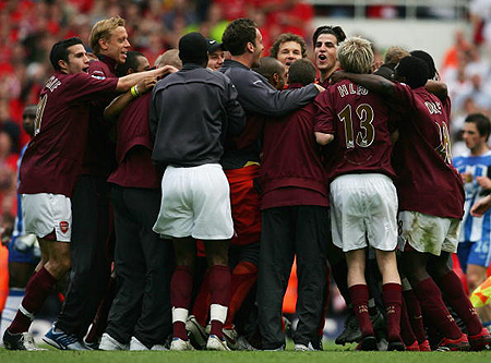 文化输出，巴西选手穿申花球衣参加绝地求生总决赛