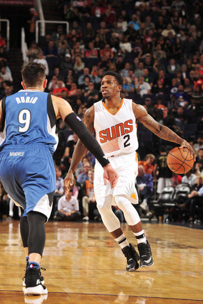 江苏节日！苏超决赛赛前南通队球迷场外集结为球队助威（江苏沸腾！苏超决赛前南通球迷场外集结为球队呐喊助威）