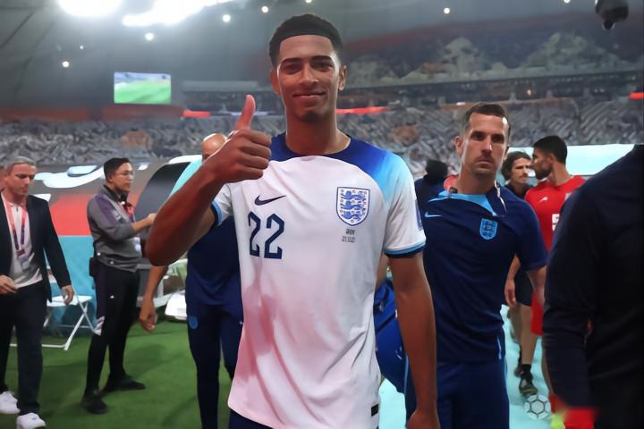 奇闻揭秘：巴西球星自掏腰包加盟中超，为追逐梦想付出数十万代价（巴西球星为圆梦自费数十万加盟中超）